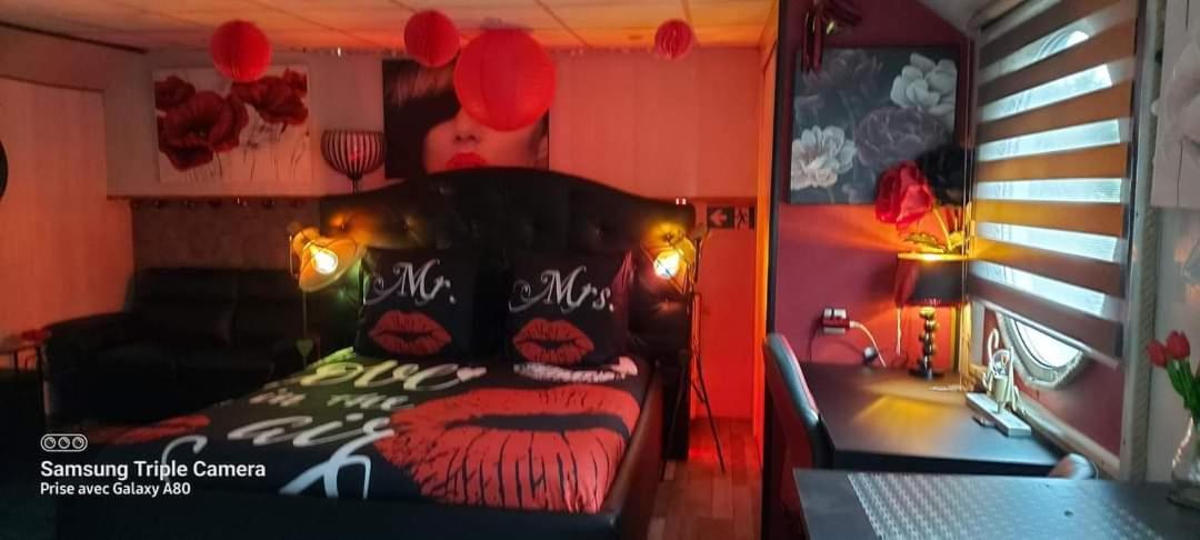 Hotel Peniche Morgane 2 Sas Les Betises à Cambrai Extérieur photo