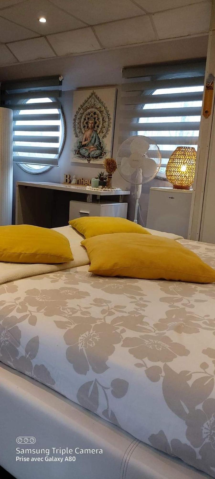 Hotel Peniche Morgane 2 Sas Les Betises à Cambrai Extérieur photo